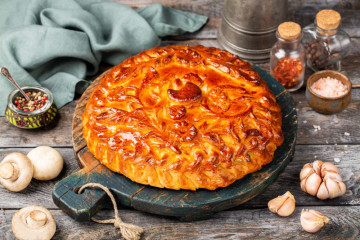 Пирог с курицей и грибами